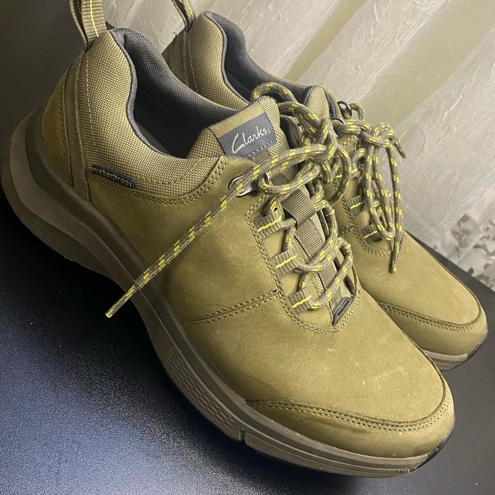 Clarks Wave 2 Mens Shoes Waterproof Size 8.5